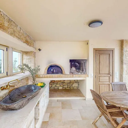 Helidoni Luxury Villa *